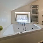 Апарт-отель Luxury In The Center By Host Hero 4*